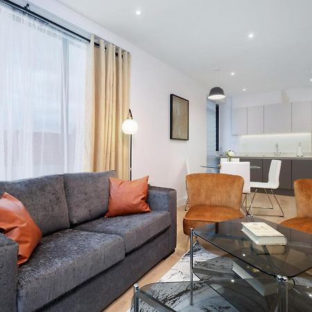2 Bedroom Luxury Apartments With Parking In Stanmore, North West By 360 Stays London Stanmore  Exterior photo