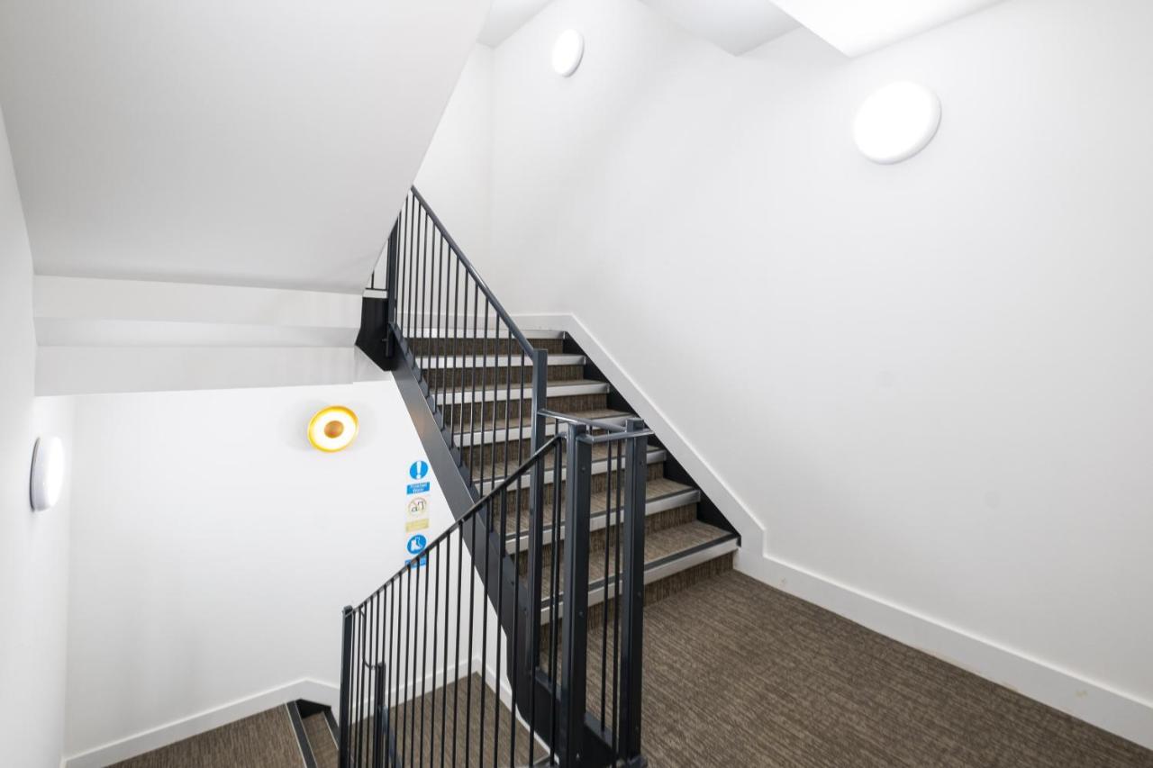 2 Bedroom Luxury Apartments With Parking In Stanmore, North West By 360 Stays London Stanmore  Exterior photo