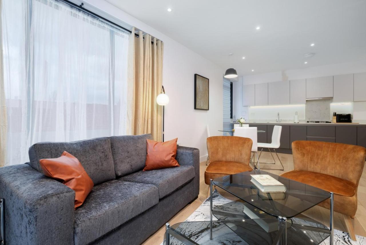 2 Bedroom Luxury Apartments With Parking In Stanmore, North West By 360 Stays London Stanmore  Exterior photo