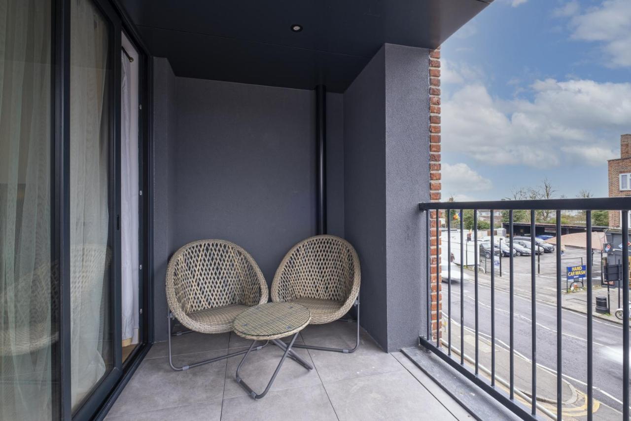 2 Bedroom Luxury Apartments With Parking In Stanmore, North West By 360 Stays London Stanmore  Exterior photo