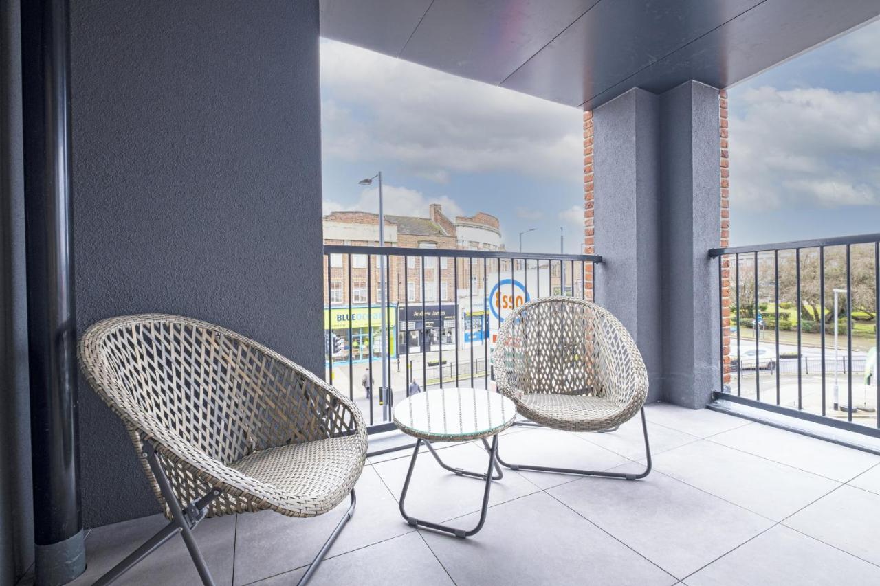 2 Bedroom Luxury Apartments With Parking In Stanmore, North West By 360 Stays London Stanmore  Exterior photo