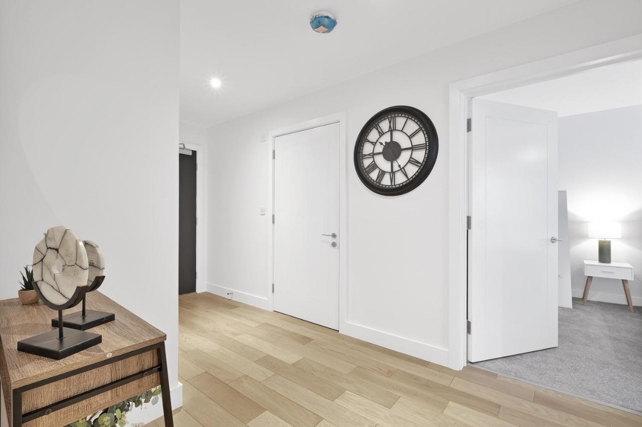 2 Bedroom Luxury Apartments With Parking In Stanmore, North West By 360 Stays London Stanmore  Exterior photo
