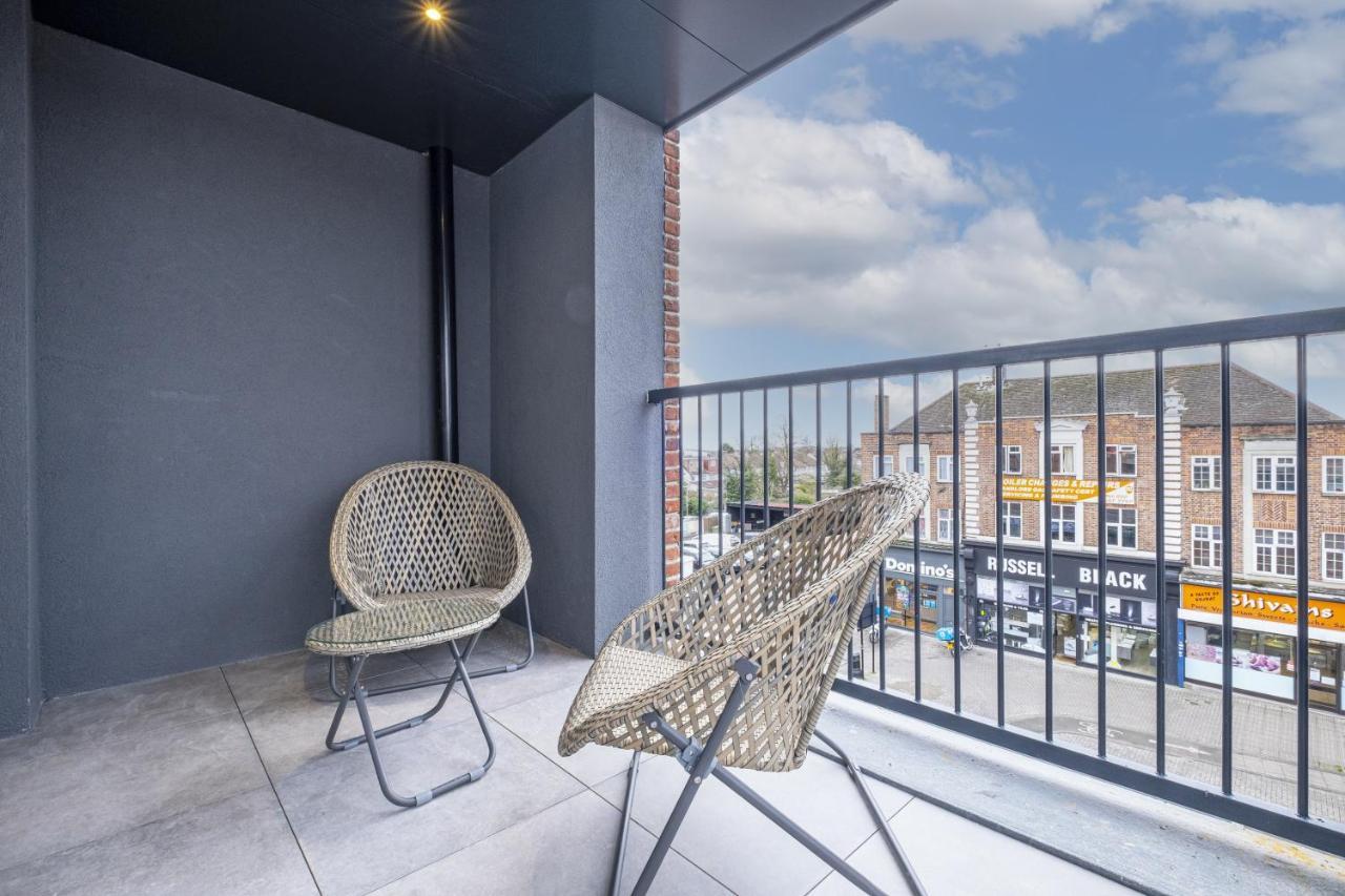 2 Bedroom Luxury Apartments With Parking In Stanmore, North West By 360 Stays London Stanmore  Exterior photo