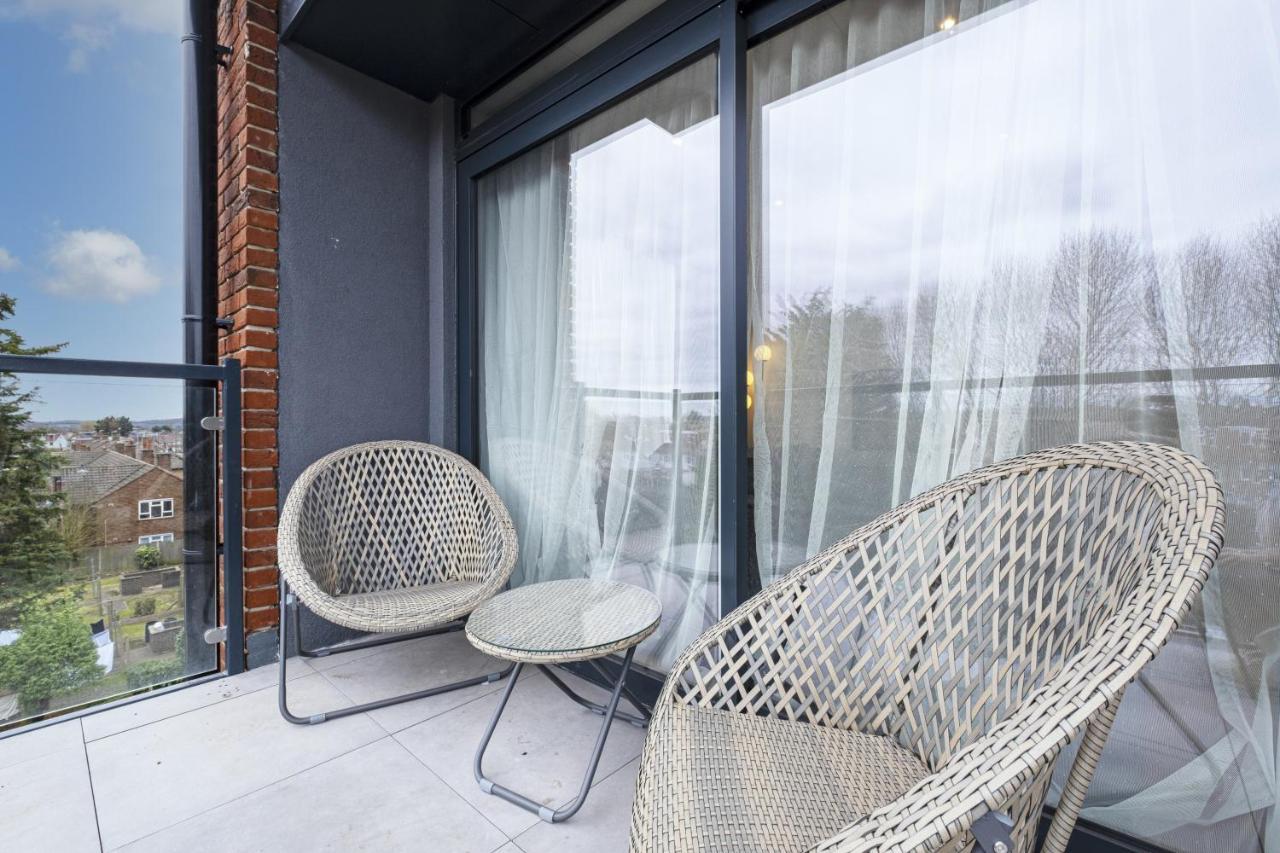 2 Bedroom Luxury Apartments With Parking In Stanmore, North West By 360 Stays London Stanmore  Exterior photo