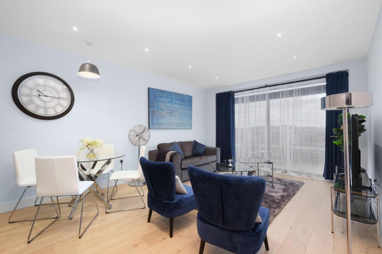 2 Bedroom Luxury Apartments With Parking In Stanmore, North West By 360 Stays London Stanmore  Exterior photo