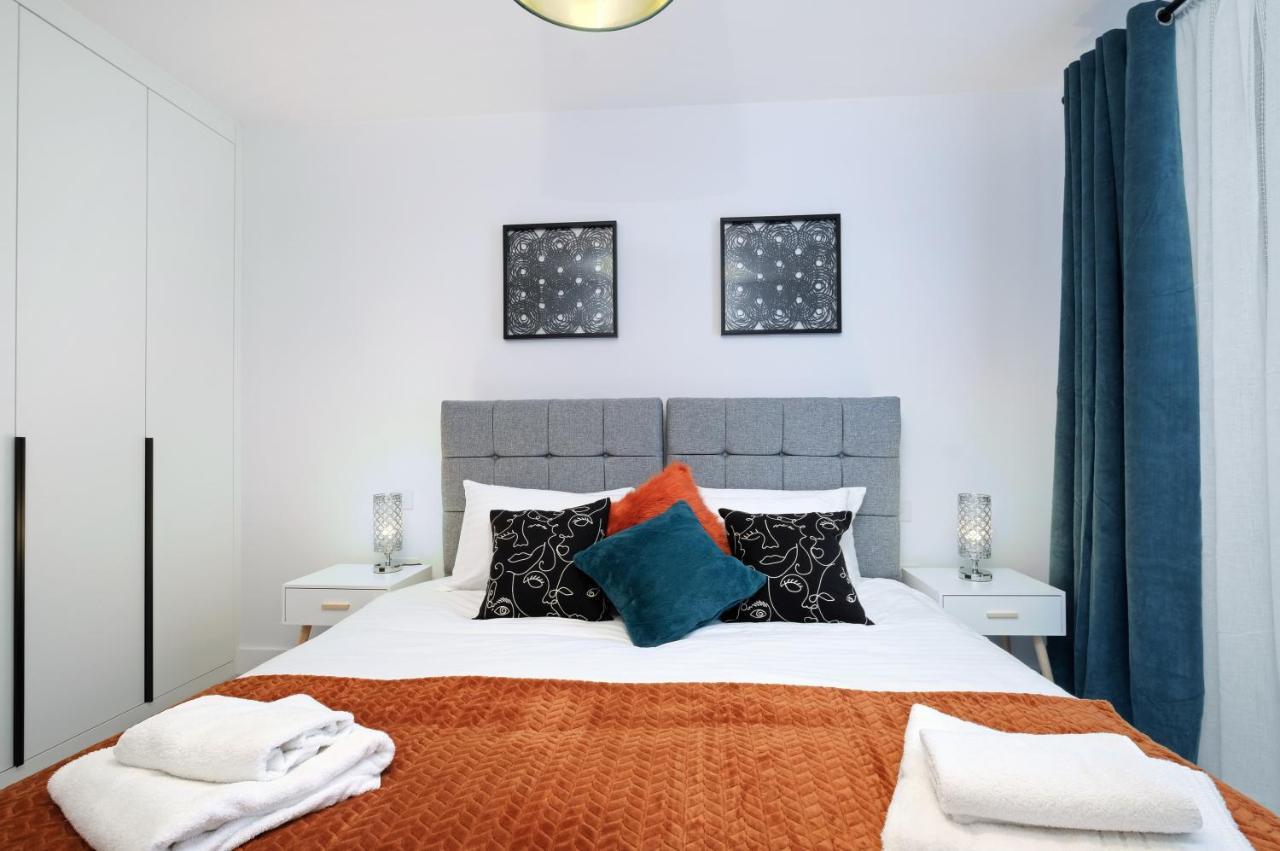 2 Bedroom Luxury Apartments With Parking In Stanmore, North West By 360 Stays London Stanmore  Exterior photo
