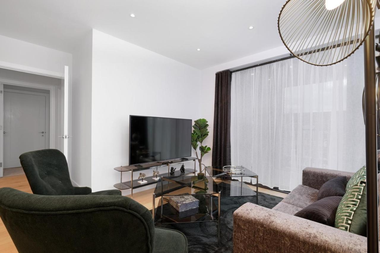 2 Bedroom Luxury Apartments With Parking In Stanmore, North West By 360 Stays London Stanmore  Exterior photo