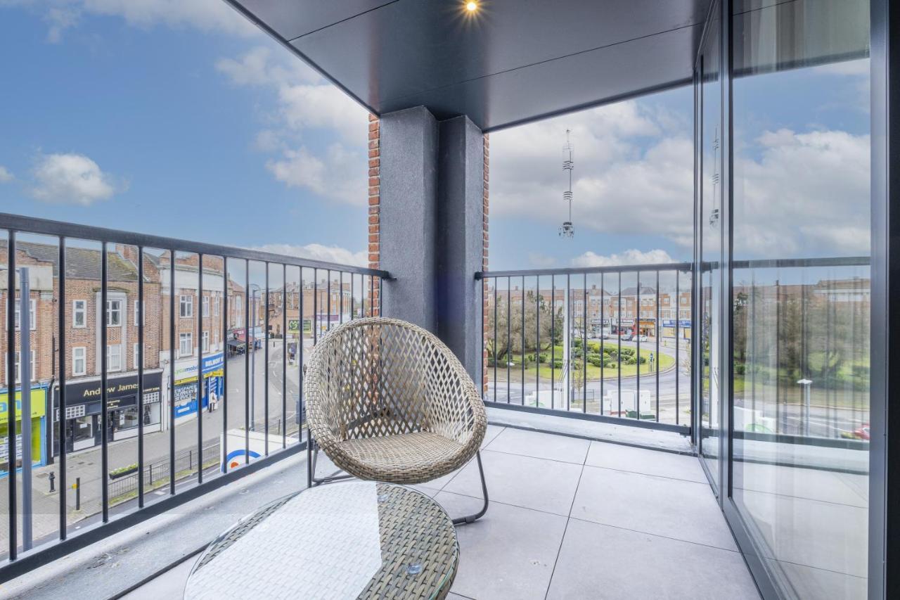 2 Bedroom Luxury Apartments With Parking In Stanmore, North West By 360 Stays London Stanmore  Exterior photo