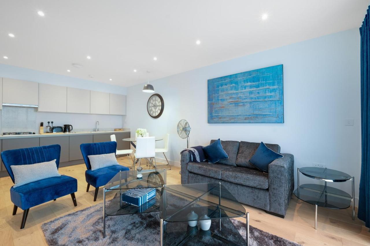 2 Bedroom Luxury Apartments With Parking In Stanmore, North West By 360 Stays London Stanmore  Exterior photo