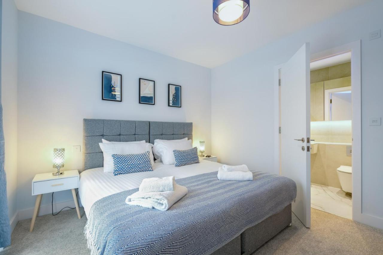 2 Bedroom Luxury Apartments With Parking In Stanmore, North West By 360 Stays London Stanmore  Exterior photo