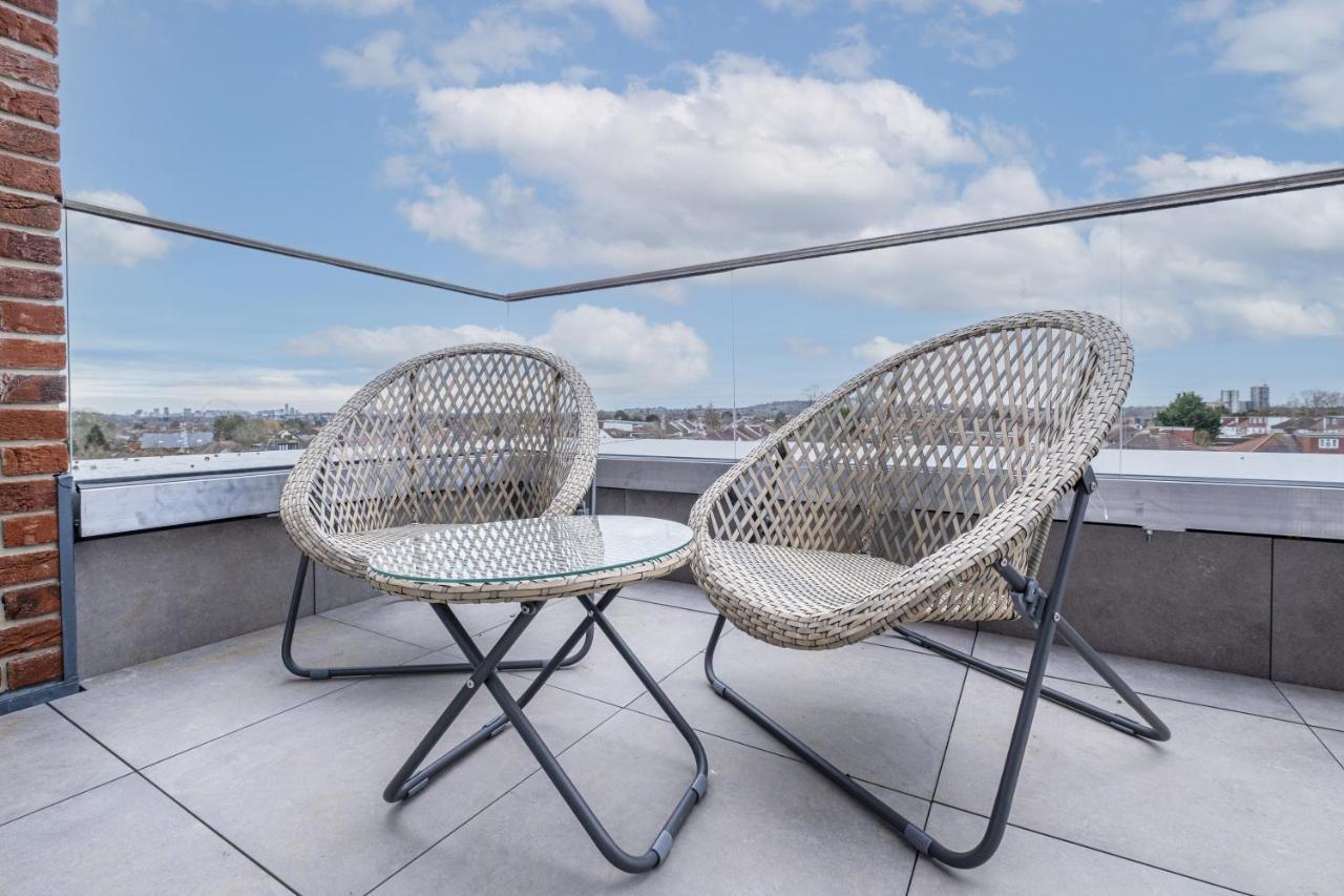 2 Bedroom Luxury Apartments With Parking In Stanmore, North West By 360 Stays London Stanmore  Exterior photo