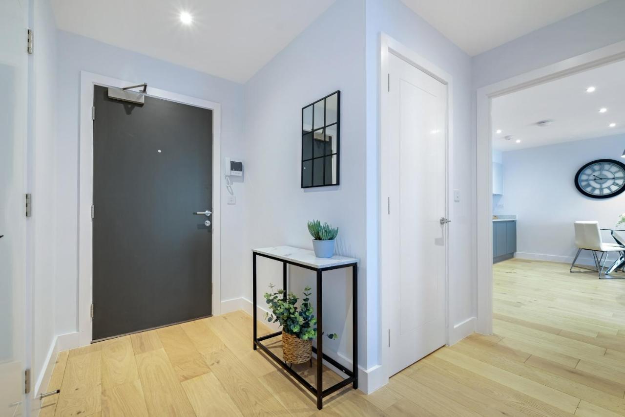 2 Bedroom Luxury Apartments With Parking In Stanmore, North West By 360 Stays London Stanmore  Exterior photo